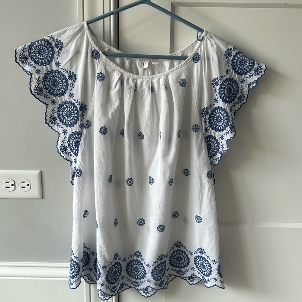 Light & Airy GAP Floral Top
